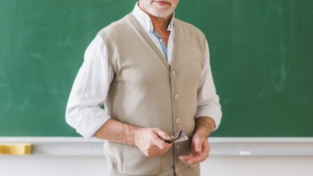 Jurisprudencia sobre el cese de funcionarios interinos: lo que necesitas saber ¿Qué sucede si se prolonga la interinidad sin nombramiento de un funcionario titular?