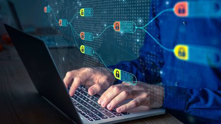 Ejemplos de delitos informáticos: conoce los más comunes 7. Fraude online