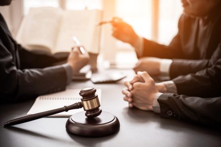 Conoce c&oacute;mo redactar un escrito efectivo para solicitar un defensor judicial