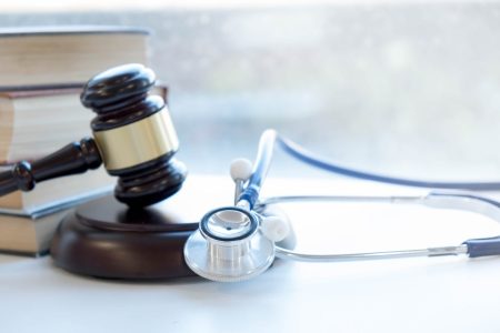 Razones para elegir el M&aacute;ster en Derecho Sanitario de UNIR