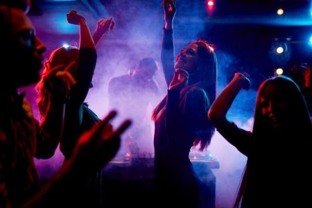 1. Bares y discotecas