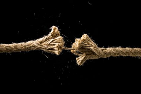 5 causas comunes de disolución de una sociedad civil: ¡Descúbrelas aquí! Factores que pueden llevar a la disolución de una empresa