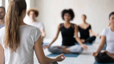 7 dinámicas de relajación grupales para reducir el estrés Mejora tu bienestar: aprende a integrar dinámicas de relajación en distintos espacios