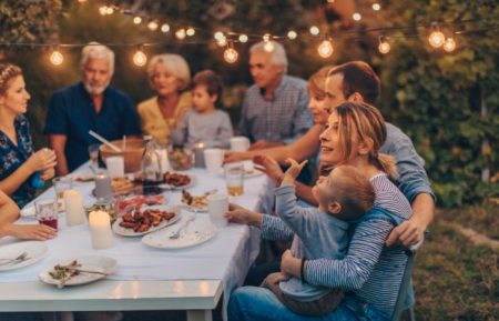 Parentesco por afinidad: todo lo que necesitas saber Los lazos que unen: la aparición del parentesco por afinidad