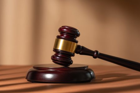 Descubre el simbolismo detrás de la balanza de la justicia Un vistazo al equilibrio de la justicia: La dama que todo lo ve