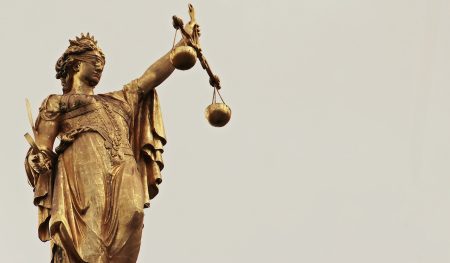 20 Frases de Justicia en Latín que Debes Conocer 20 Frases de Justicia en Latín que Debes Conocer