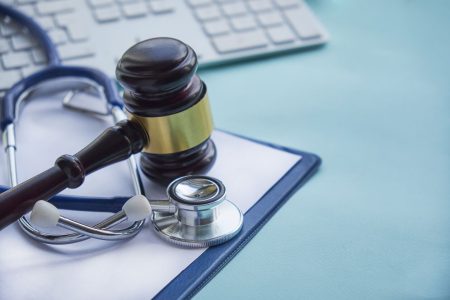 Conoce las responsabilidades fundamentales de un abogado hacia su cliente