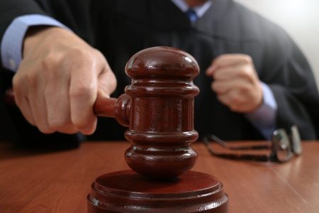 Auto judicial: significado jurídico y ejemplos explicados 5. Revisa y corrige tu redacción