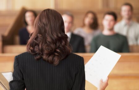 ¿Qué se necesita para estudiar derecho? Descubre los requisitos fundamentales Prácticas profesionales
